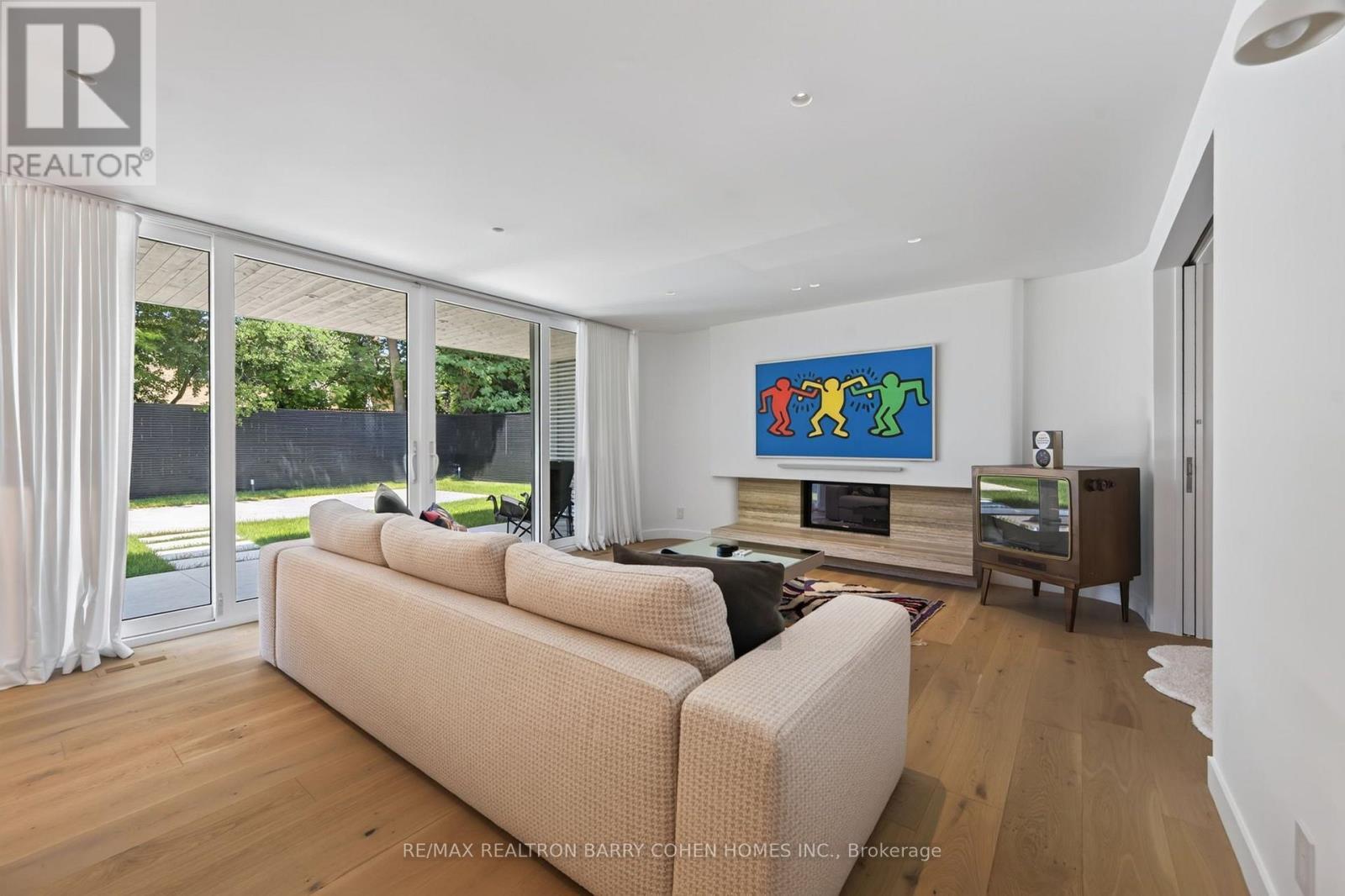 6 Denmark Crescent, Toronto, ON - Indoor Photo Showing Living Room