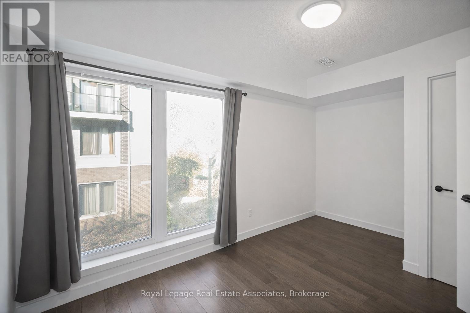 40 - 2059 Weston Road, Toronto, ON - Indoor Photo Showing Other Room