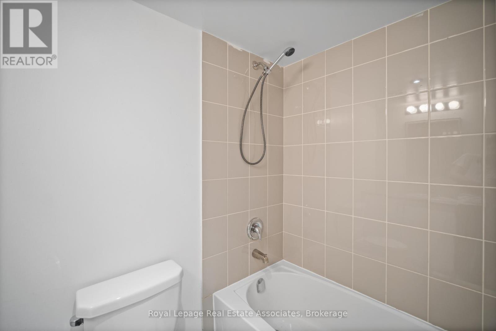 40 - 2059 Weston Road, Toronto, ON - Indoor Photo Showing Bathroom