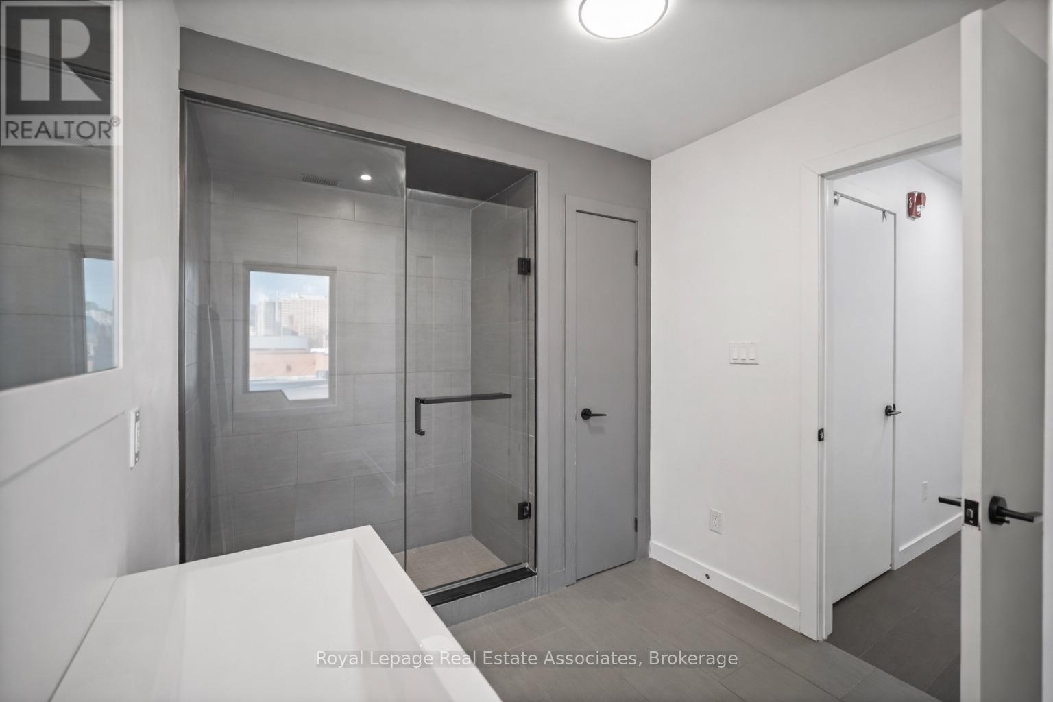 40 - 2059 Weston Road, Toronto, ON - Indoor Photo Showing Other Room