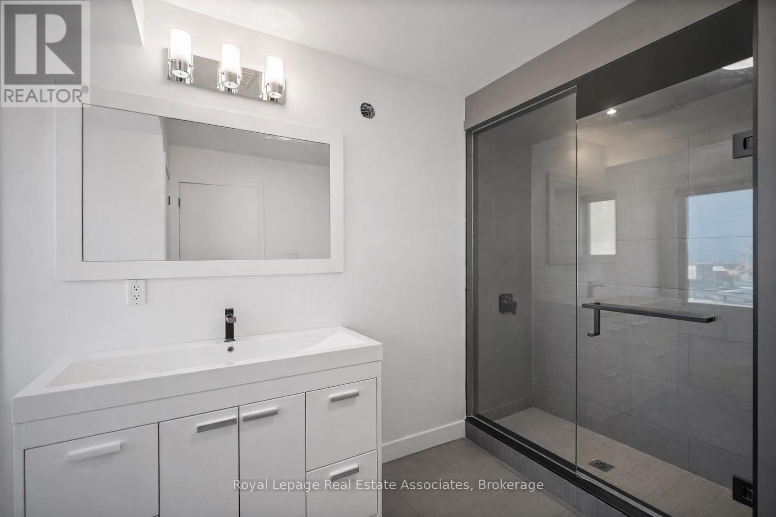40 - 2059 Weston Road, Toronto, ON - Indoor Photo Showing Bathroom