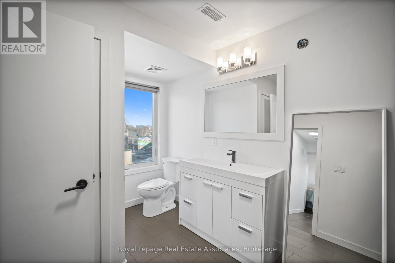 40 - 2059 Weston Road, Toronto, ON - Indoor Photo Showing Bathroom