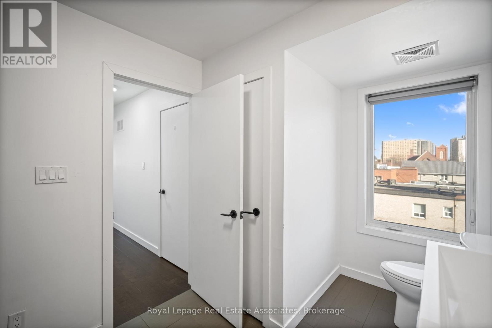 40 - 2059 Weston Road, Toronto, ON - Indoor