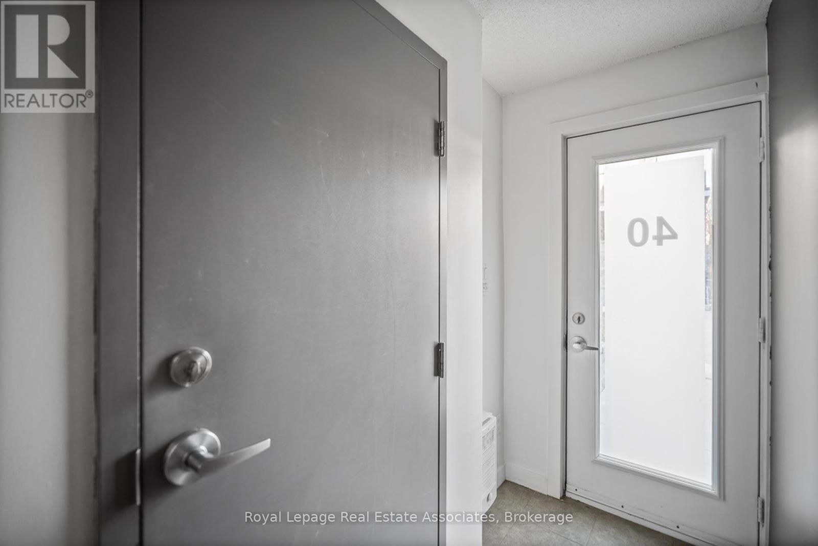 40 - 2059 Weston Road, Toronto, ON - Indoor Photo Showing Other Room
