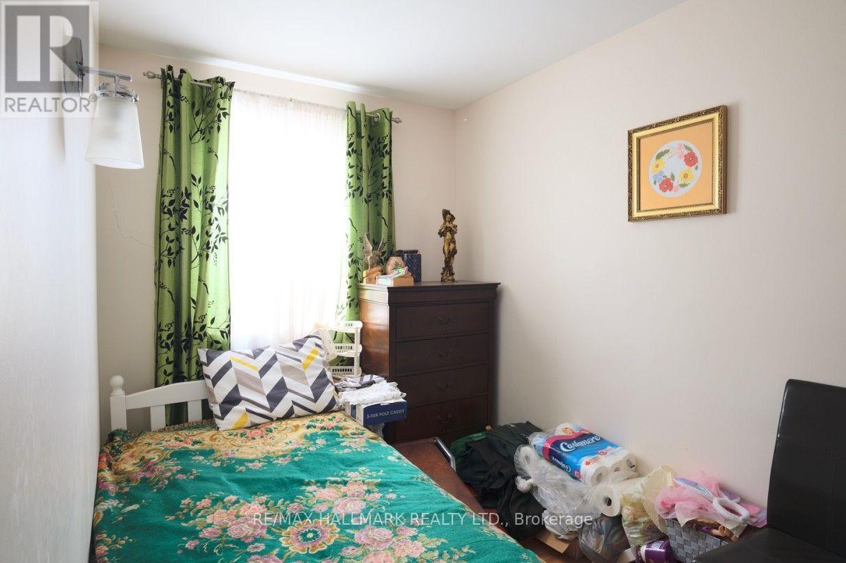 47 Dentonia Park Avenue, Toronto, ON - Indoor Photo Showing Bedroom