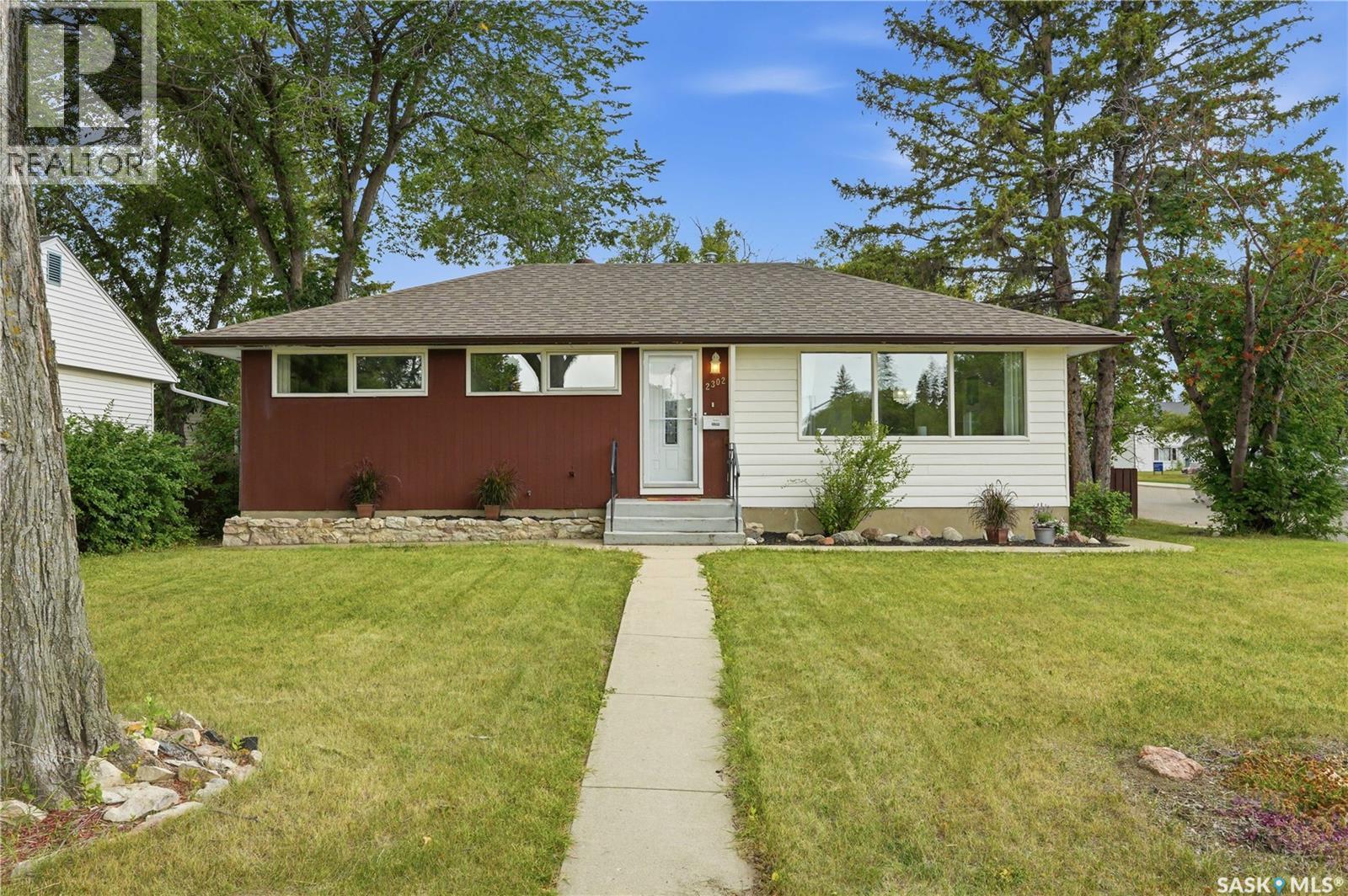 2302 Hanover Avenue, Saskatoon, SK - Outdoor