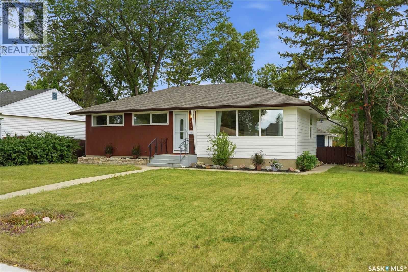 2302 Hanover Avenue, Saskatoon, SK - Outdoor