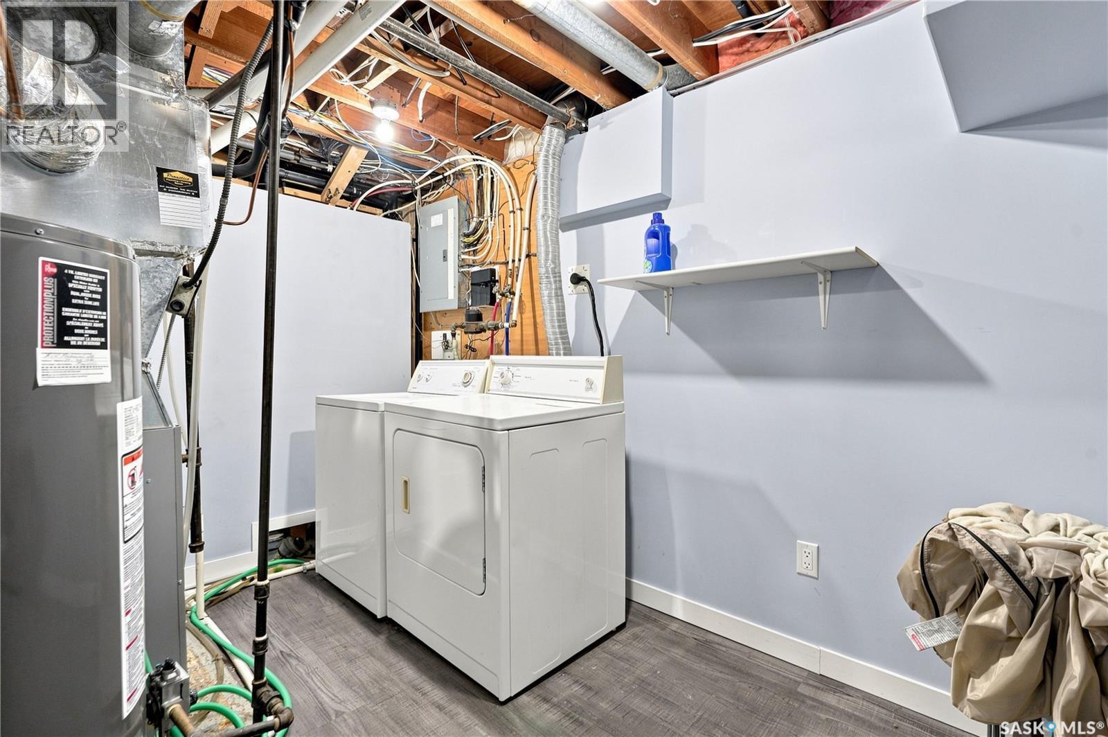 2302 Hanover Avenue, Saskatoon, SK - Indoor Photo Showing Laundry Room
