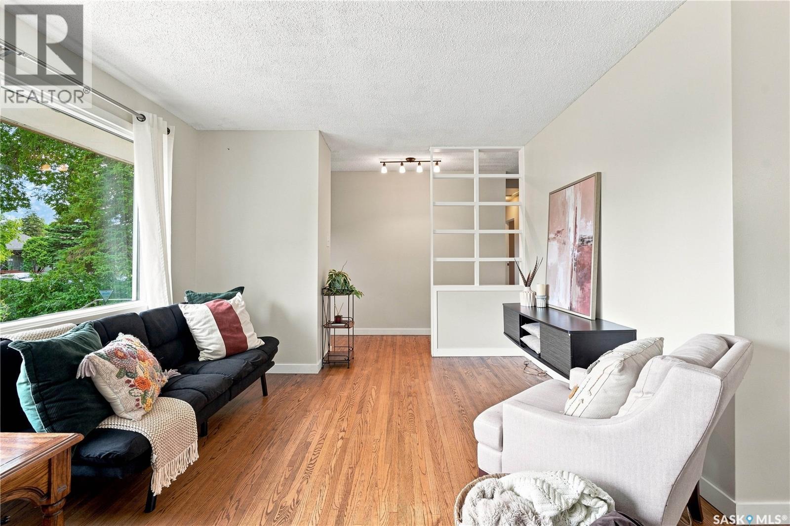 2302 Hanover Avenue, Saskatoon, SK - Indoor Photo Showing Living Room