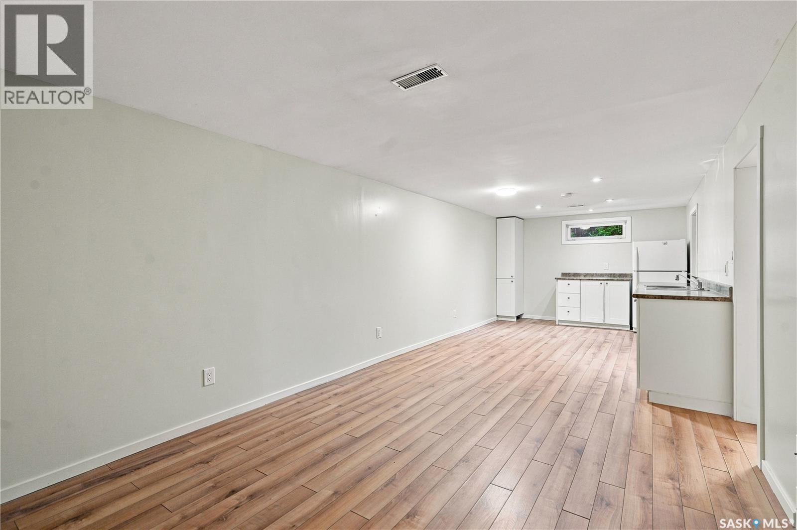 2302 Hanover Avenue, Saskatoon, SK - Indoor