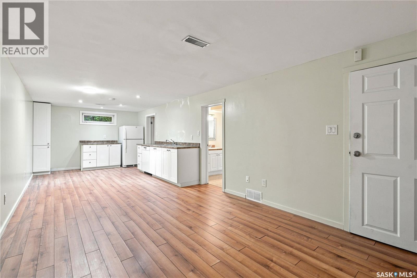 2302 Hanover Avenue, Saskatoon, SK - Indoor Photo Showing Kitchen