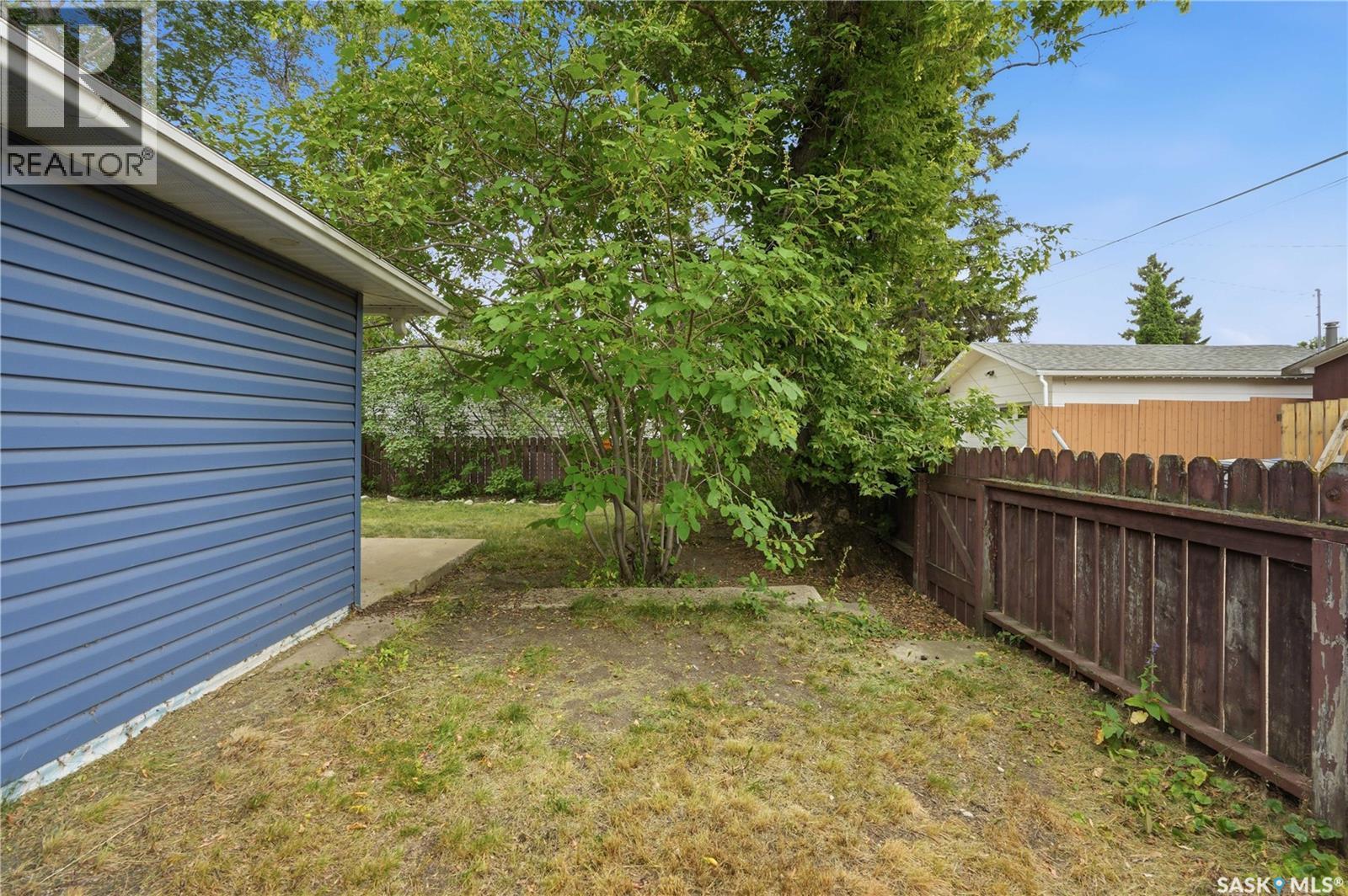 2302 Hanover Avenue, Saskatoon, SK - Outdoor