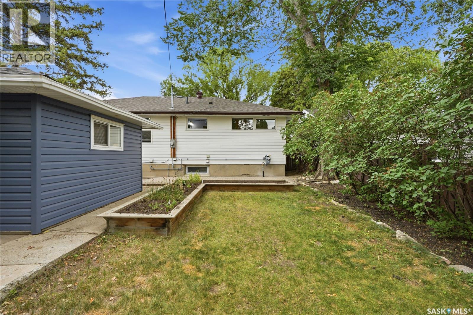 2302 Hanover Avenue, Saskatoon, SK - Outdoor