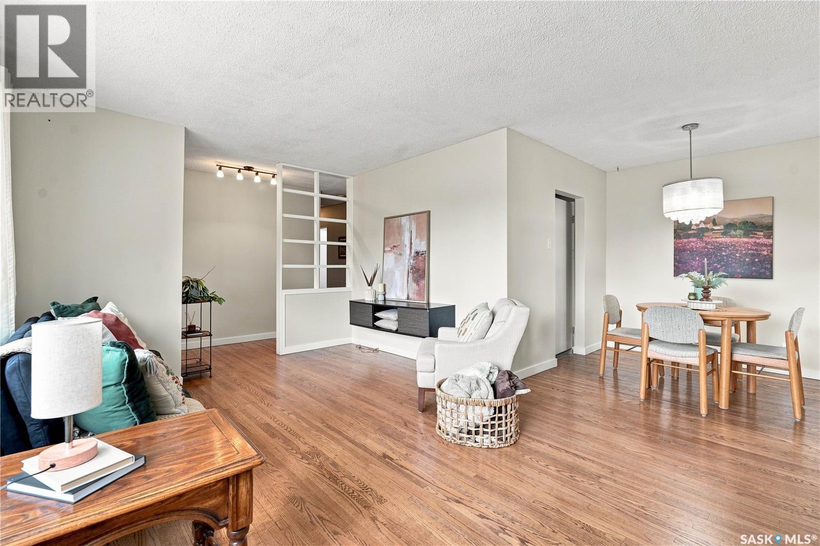 2302 Hanover Avenue, Saskatoon, SK - Indoor