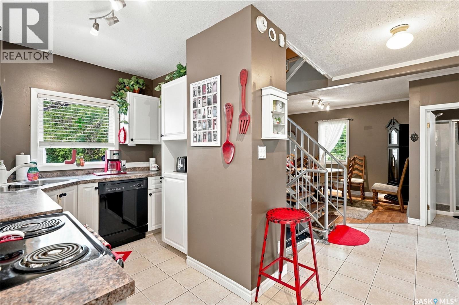 4828 8Th Avenue, Regina, SK - Indoor