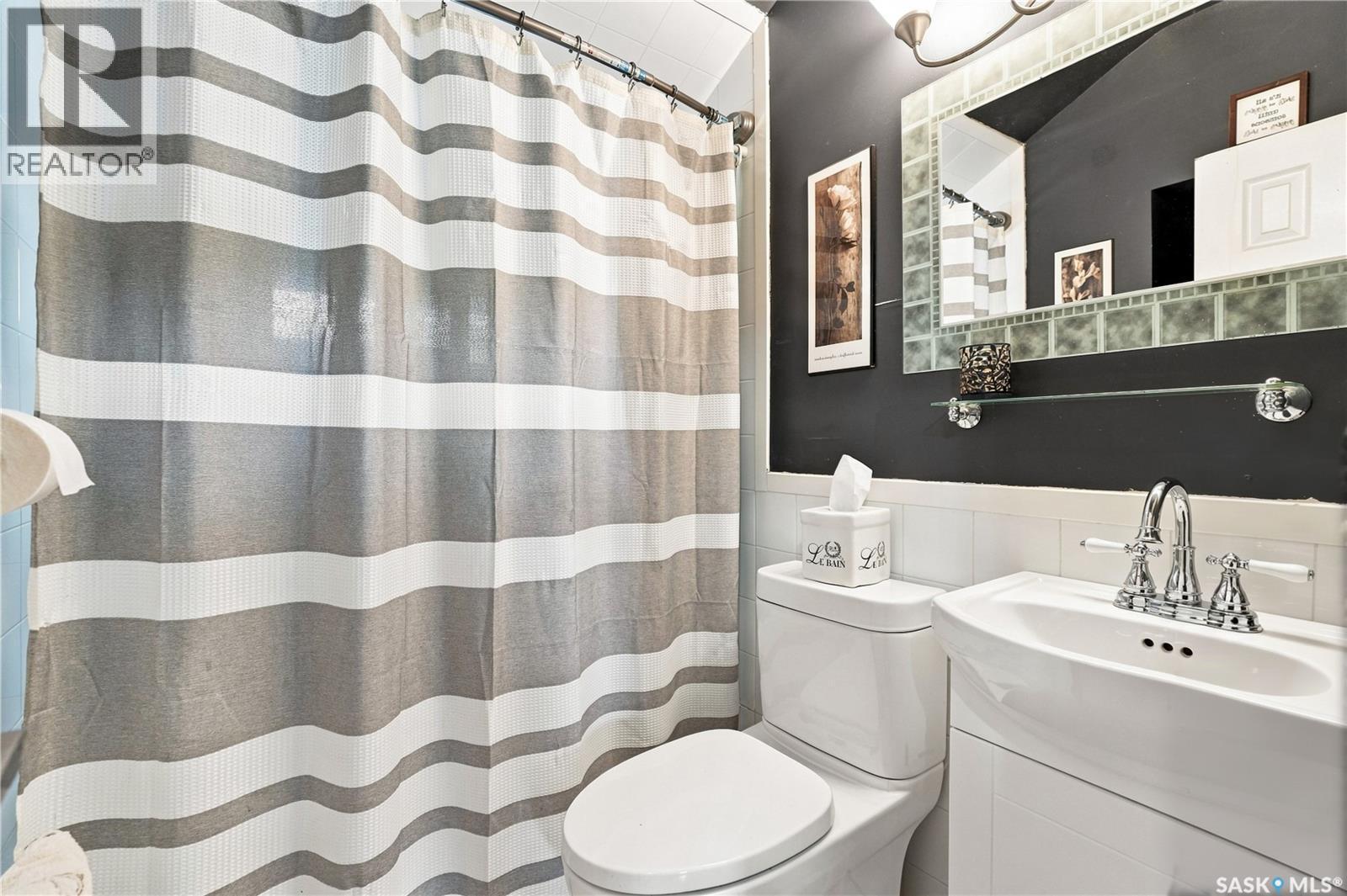 4828 8Th Avenue, Regina, SK - Indoor Photo Showing Bathroom