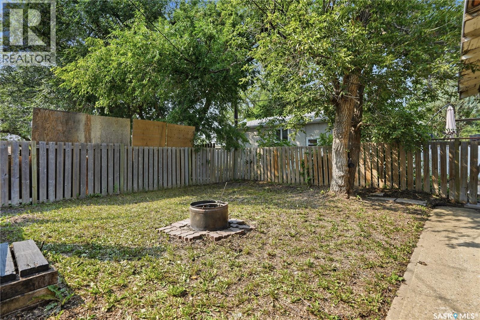 4828 8Th Avenue, Regina, SK - Outdoor