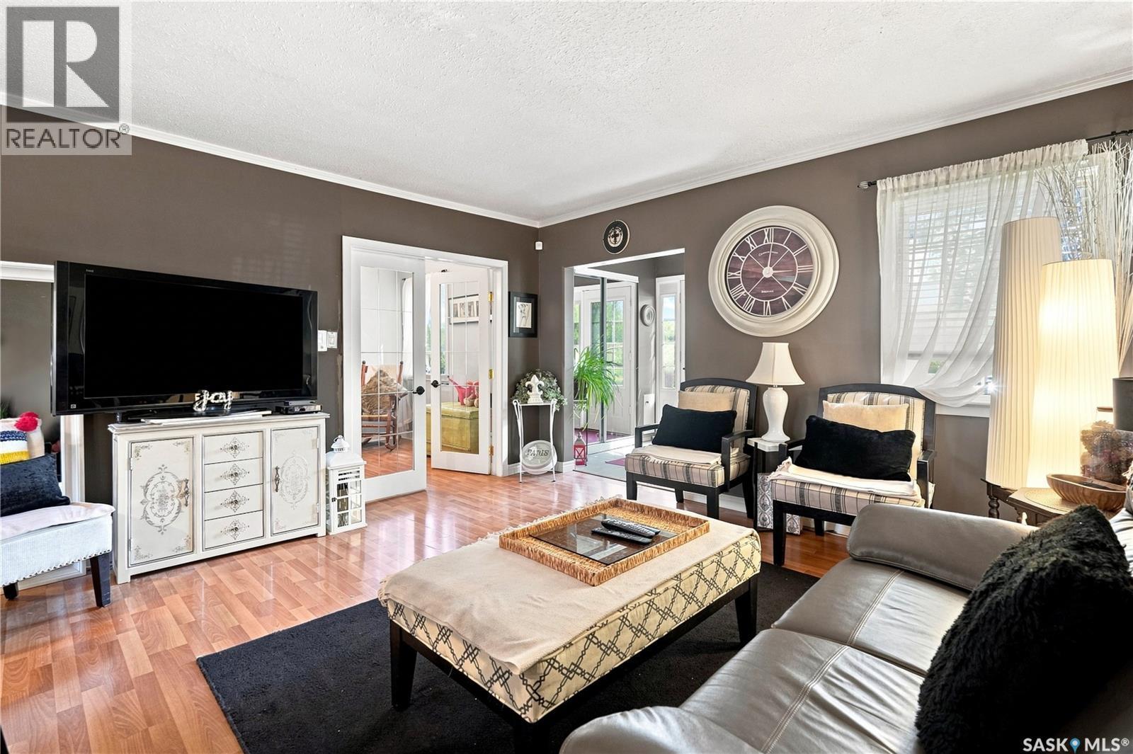 4828 8Th Avenue, Regina, SK - Indoor Photo Showing Living Room
