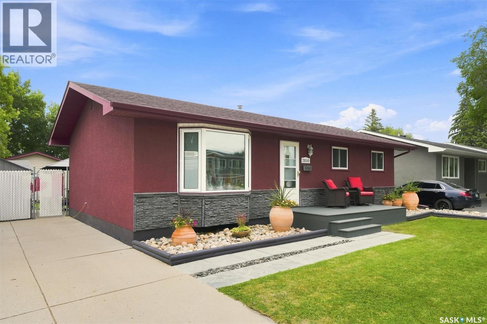 2010 37Th Street W, Saskatoon, SK - Outdoor With Exterior