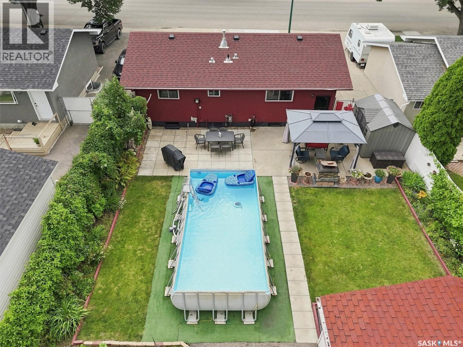 2010 37Th Street W, Saskatoon, SK - Outdoor With Deck Patio Veranda
