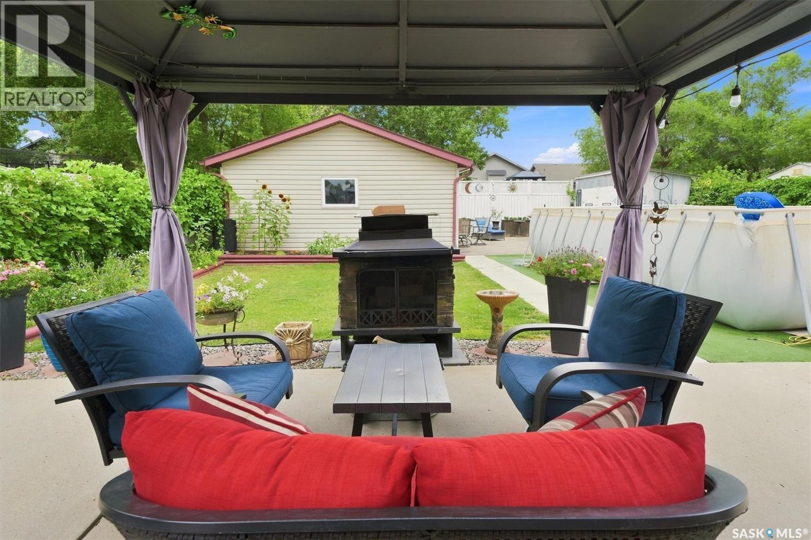 2010 37Th Street W, Saskatoon, SK - Outdoor With Deck Patio Veranda With Exterior