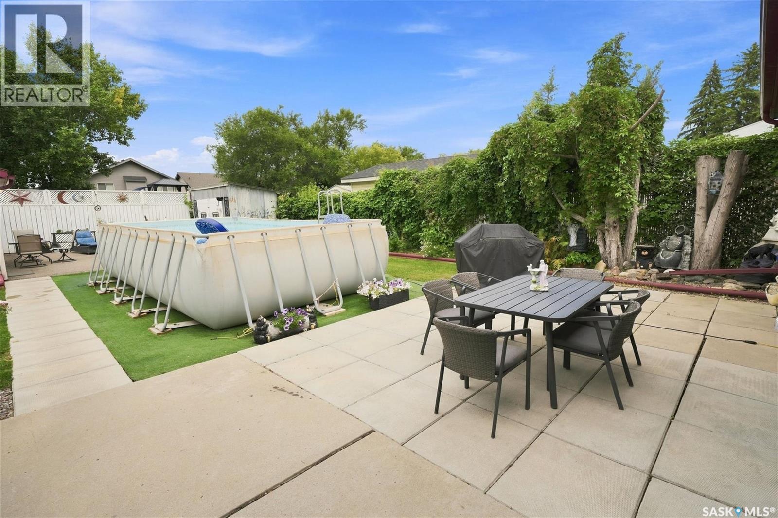 2010 37Th Street W, Saskatoon, SK - Outdoor With Above Ground Pool