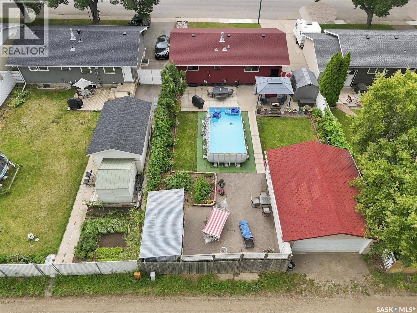 2010 37Th Street W, Saskatoon, SK - Outdoor