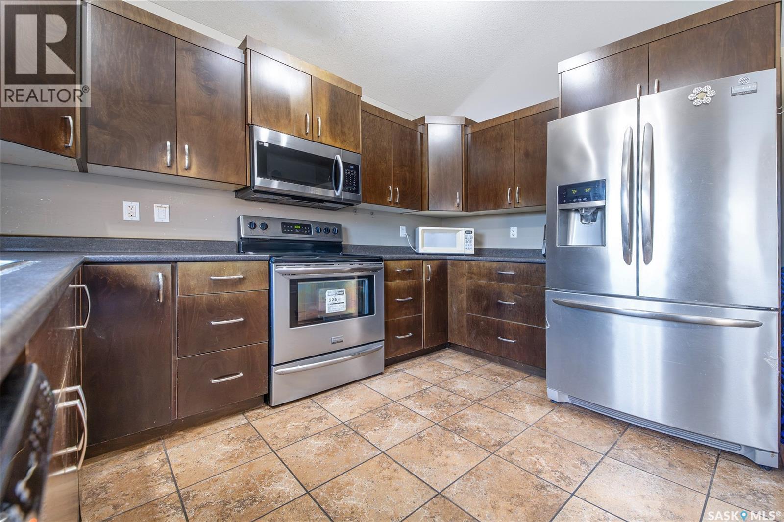 3347 Mcclocklin Road, Saskatoon, SK - Indoor Photo Showing Kitchen