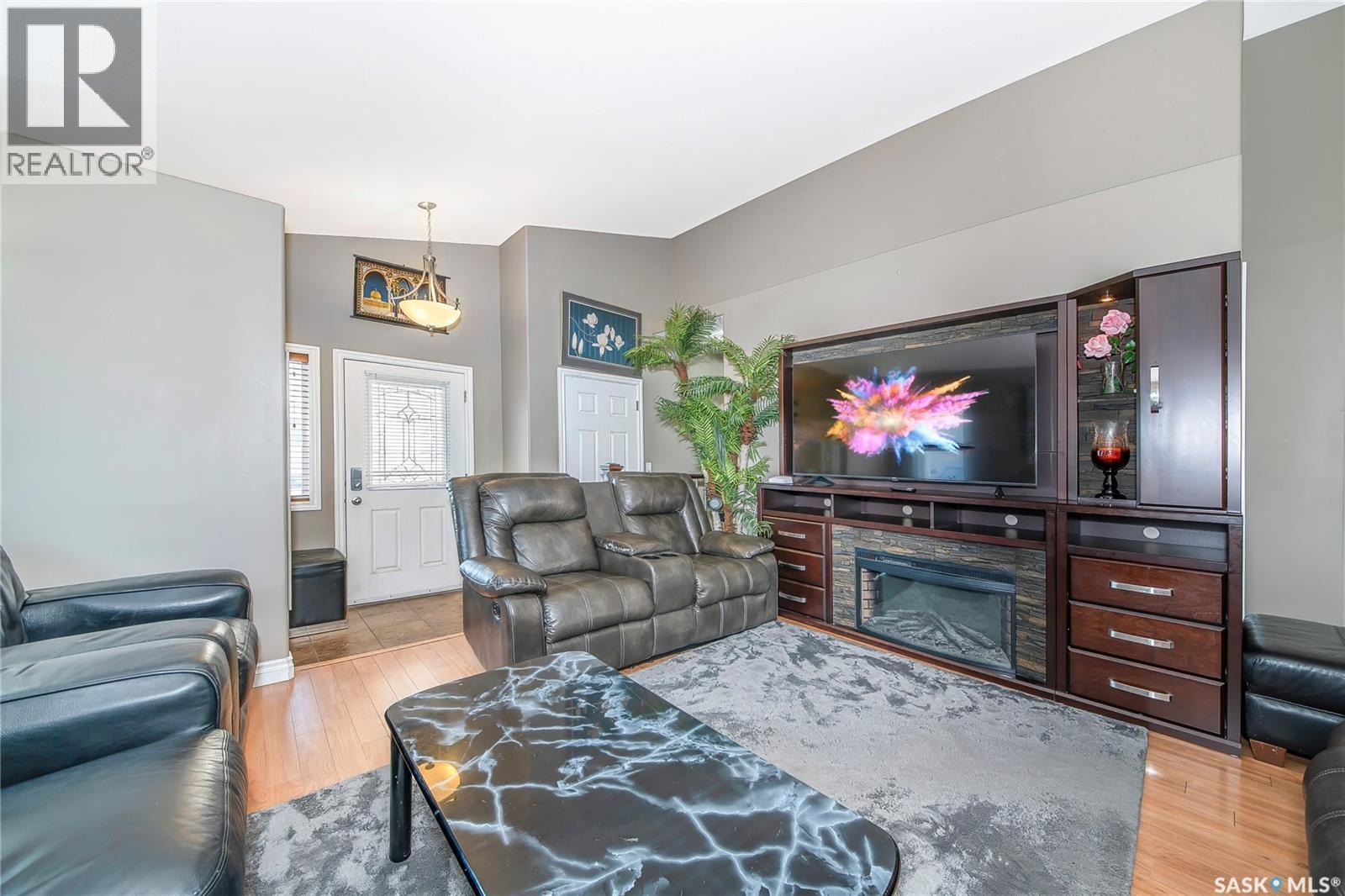 3347 Mcclocklin Road, Saskatoon, SK - Indoor Photo Showing Living Room