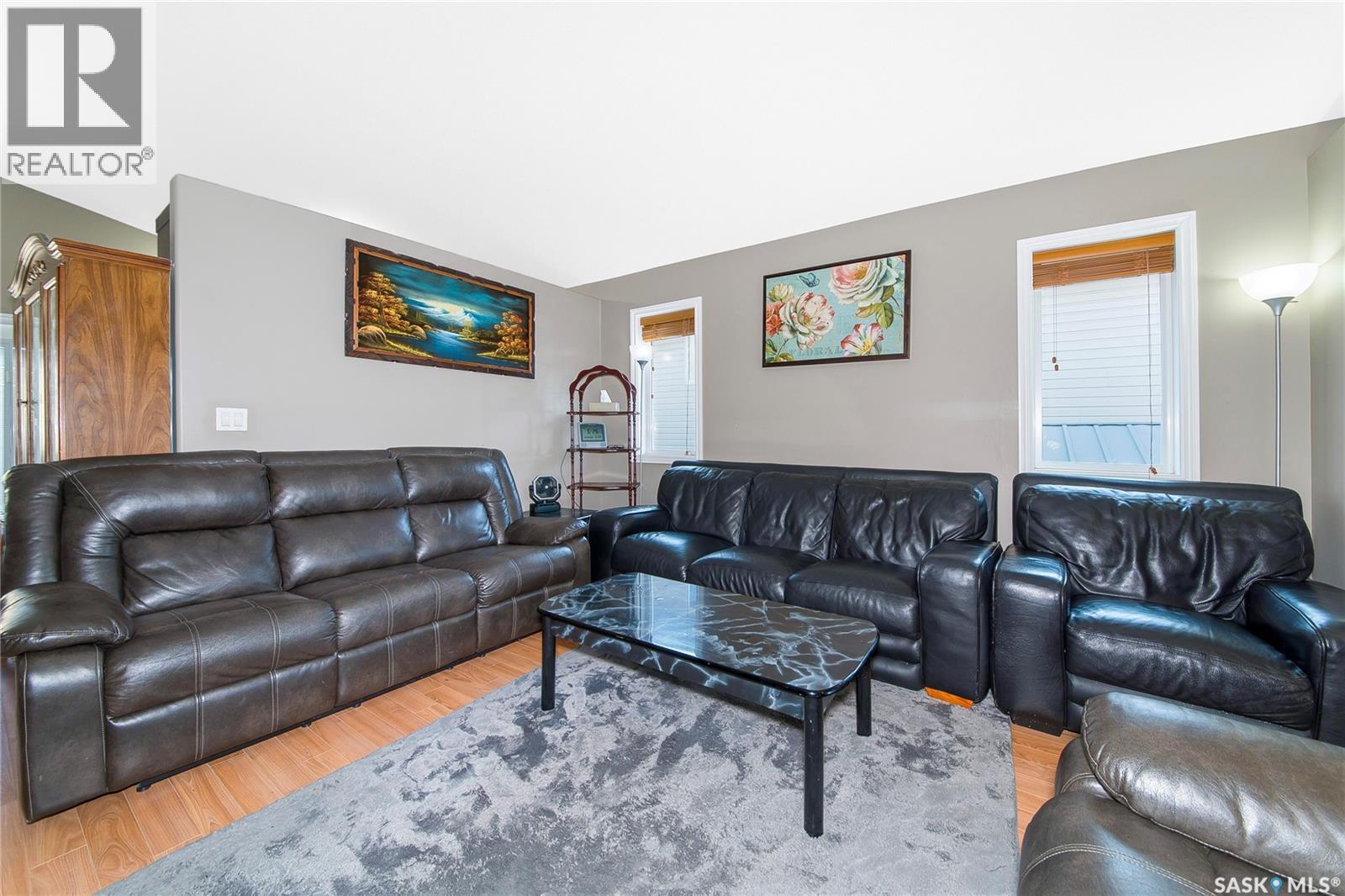 3347 Mcclocklin Road, Saskatoon, SK - Indoor Photo Showing Living Room