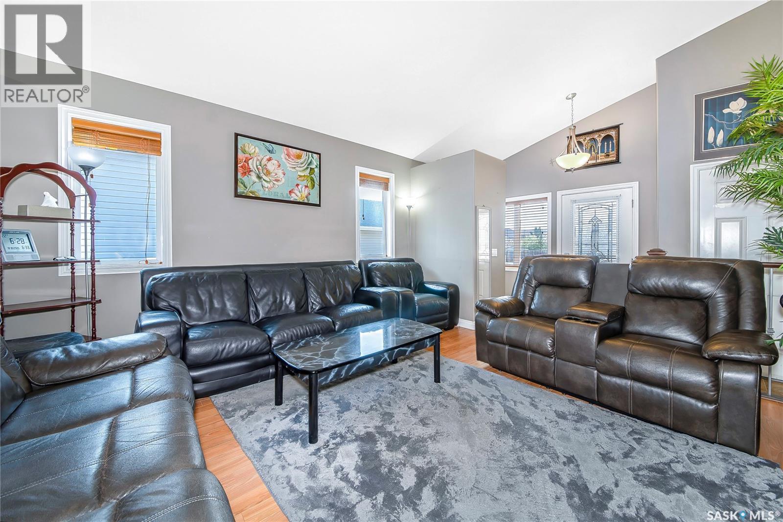 3347 Mcclocklin Road, Saskatoon, SK - Indoor Photo Showing Living Room
