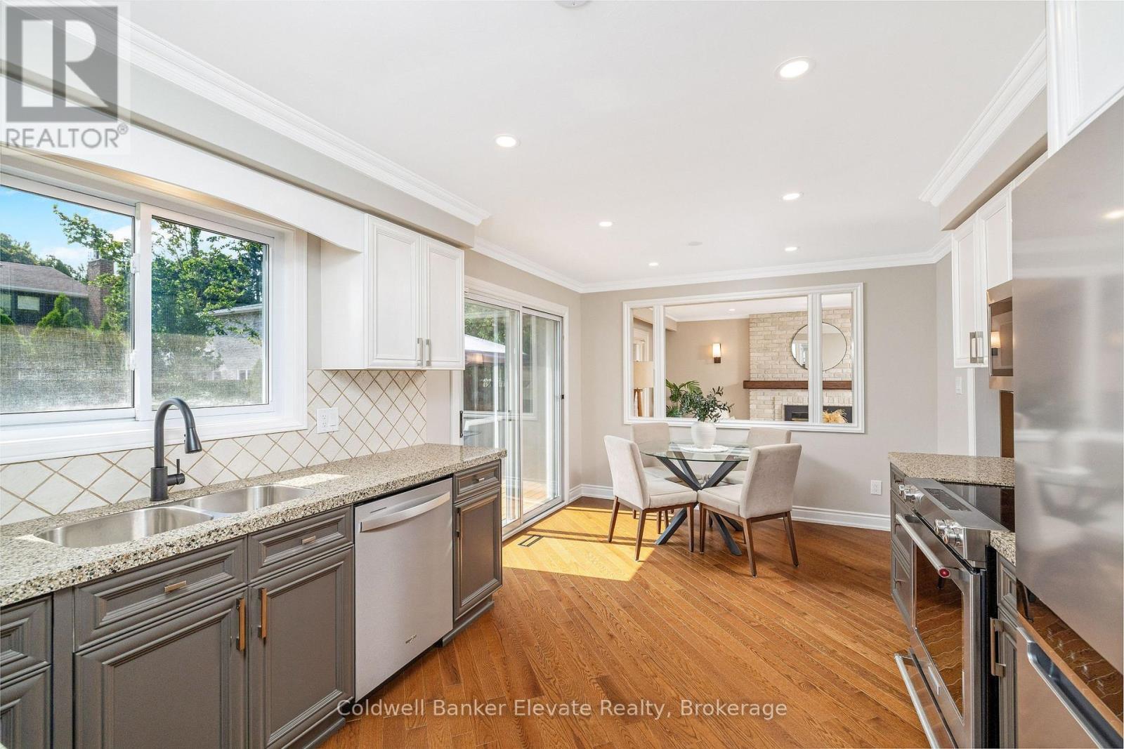 1677 Sherwood Forrest Circle, Mississauga, ON - Indoor Photo Showing Kitchen With Double Sink