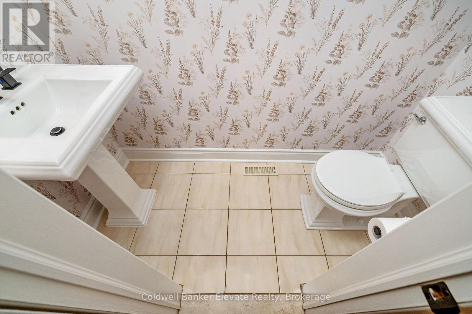 1677 Sherwood Forrest Circle, Mississauga, ON - Indoor Photo Showing Bathroom
