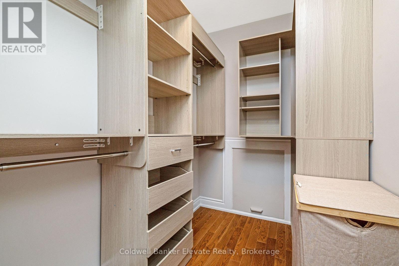 1677 Sherwood Forrest Circle, Mississauga, ON - Indoor Photo Showing Other Room