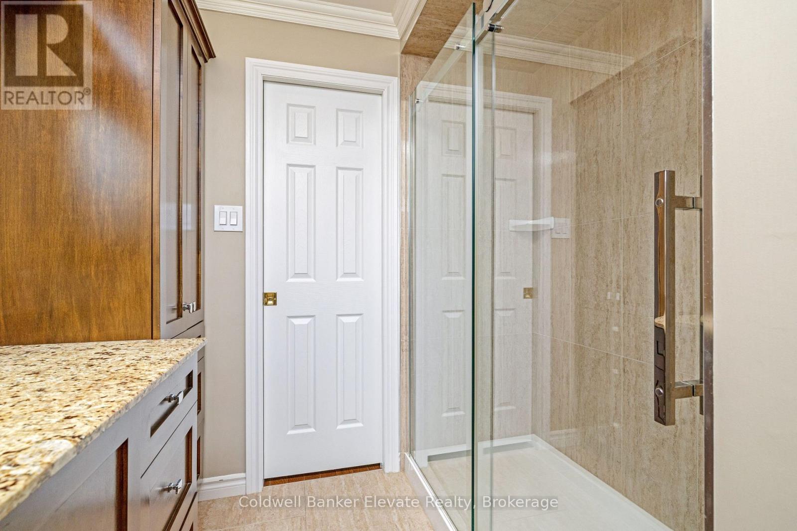 1677 Sherwood Forrest Circle, Mississauga, ON - Indoor Photo Showing Bathroom