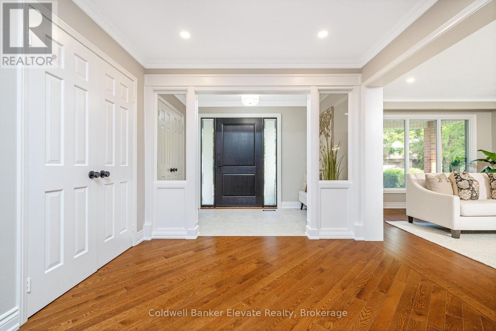 1677 Sherwood Forrest Circle, Mississauga, ON - Indoor Photo Showing Other Room