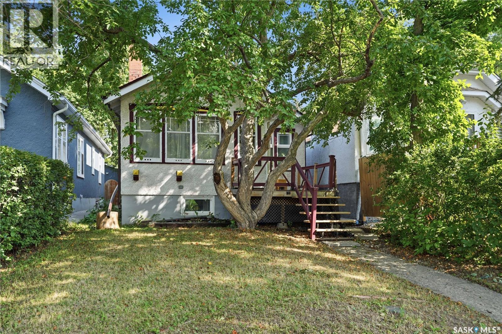 3324 College Avenue, Regina, SK - Outdoor
