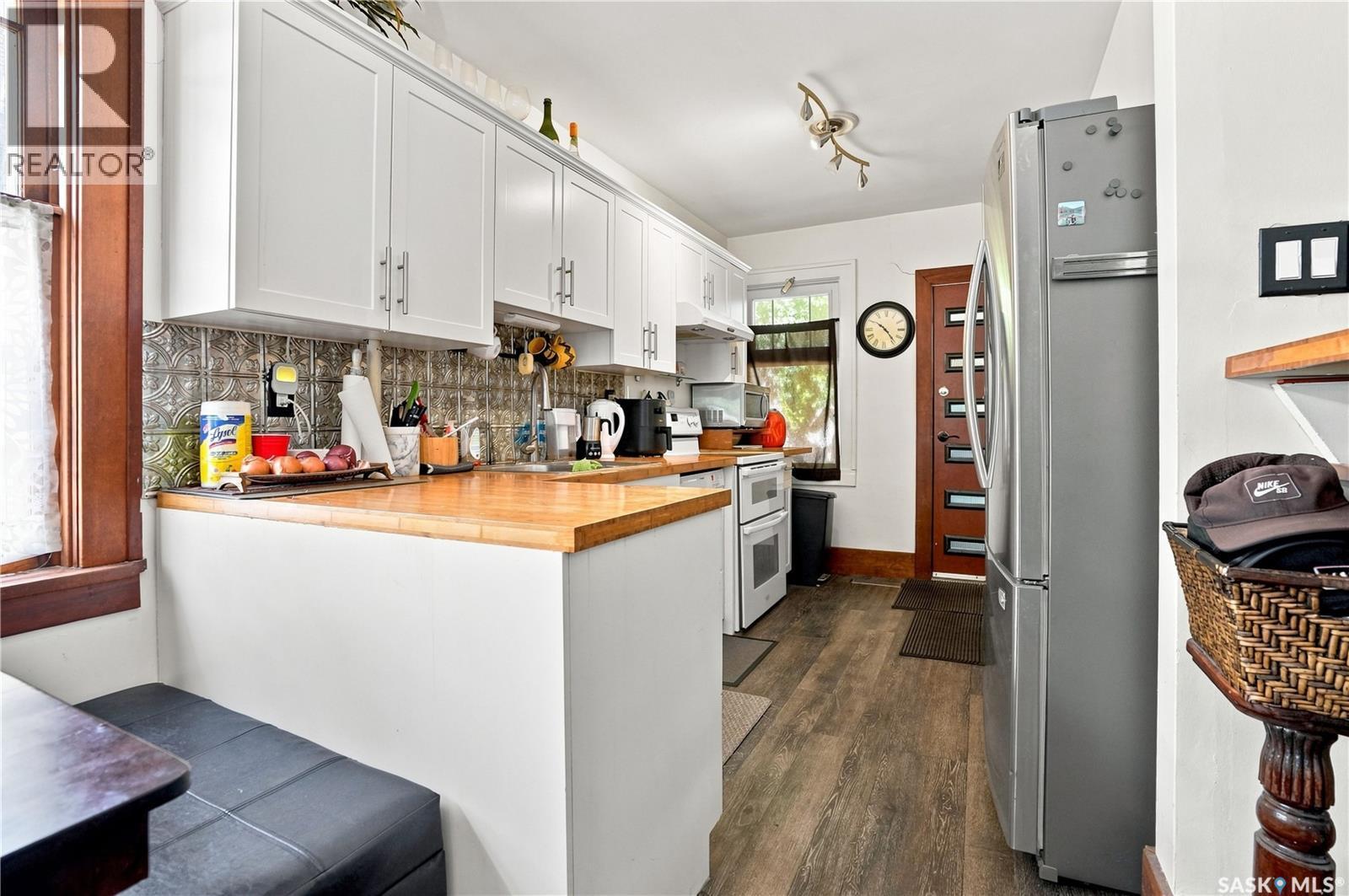 3324 College Avenue, Regina, SK - Indoor Photo Showing Kitchen