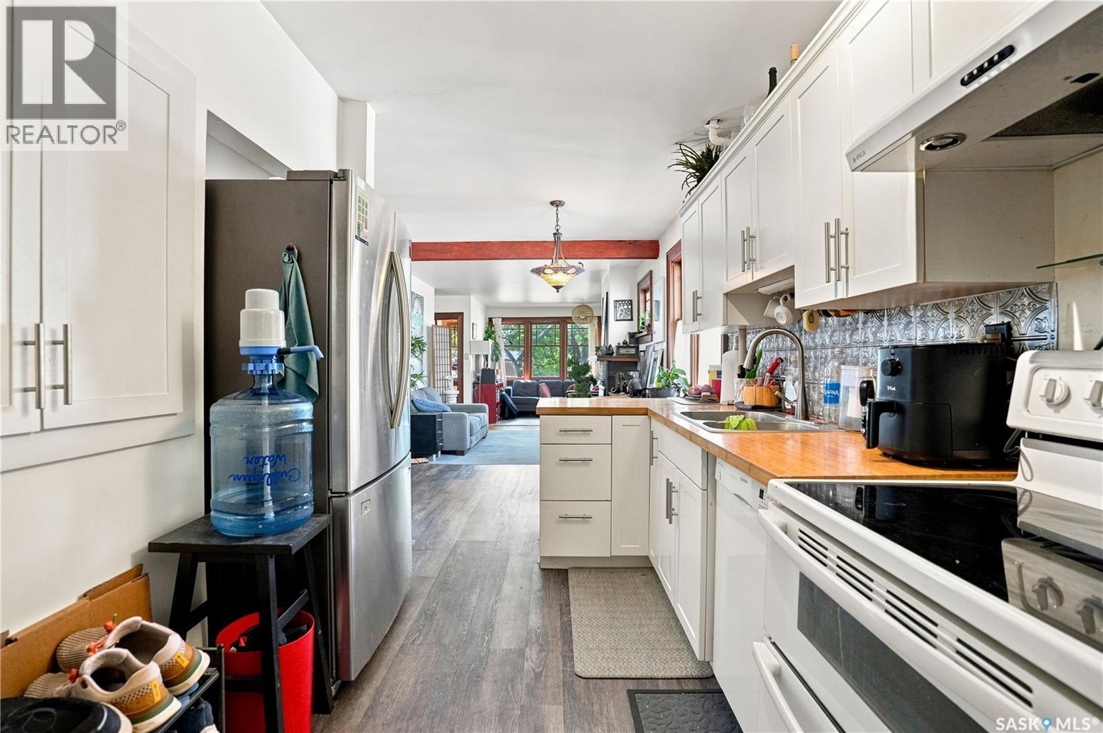3324 College Avenue, Regina, SK - Indoor Photo Showing Kitchen
