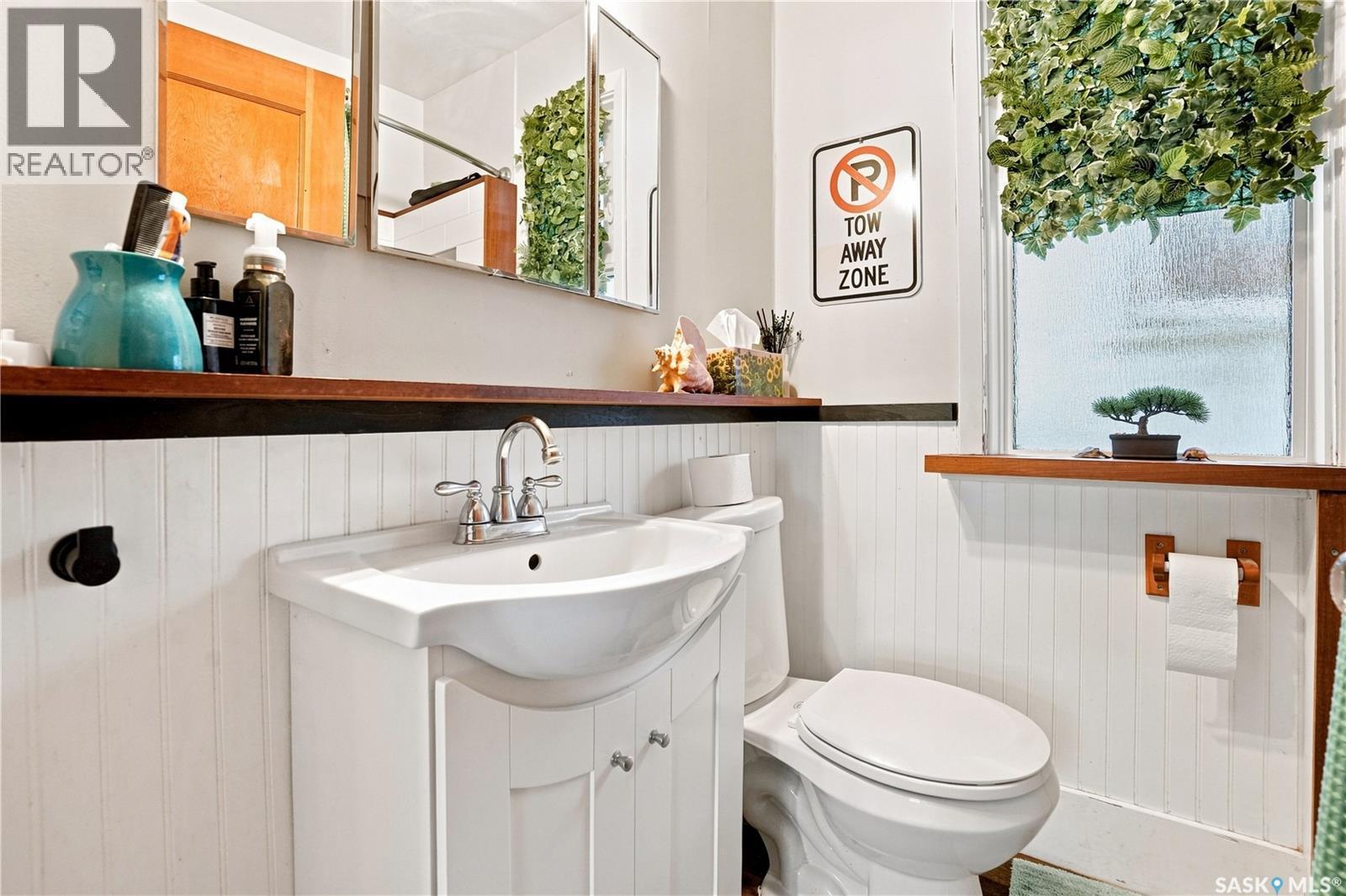 3324 College Avenue, Regina, SK - Indoor Photo Showing Bathroom