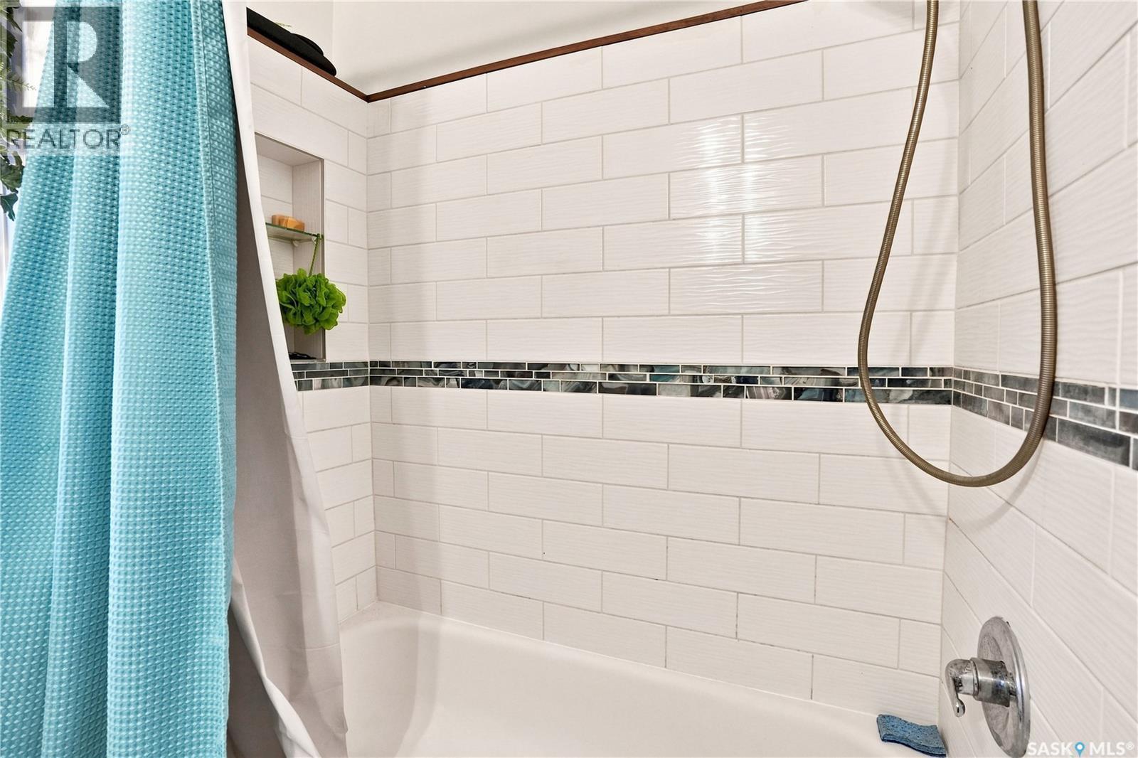 3324 College Avenue, Regina, SK - Indoor Photo Showing Bathroom
