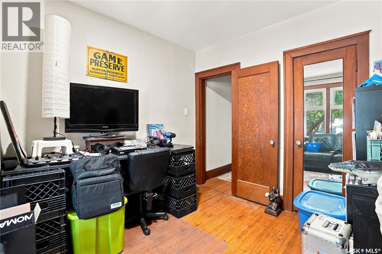 3324 College Avenue, Regina, SK - Indoor