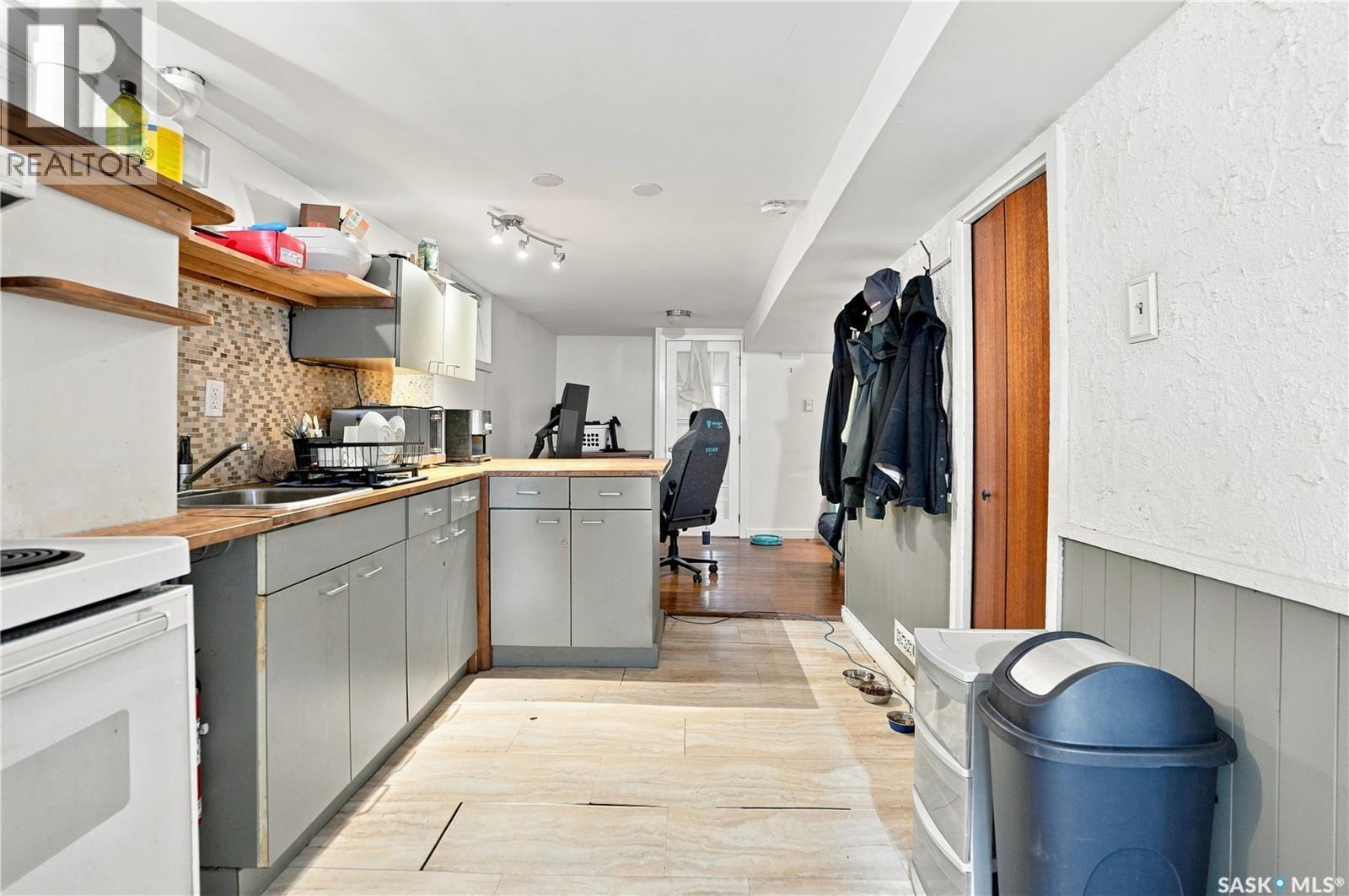3324 College Avenue, Regina, SK - Indoor Photo Showing Kitchen