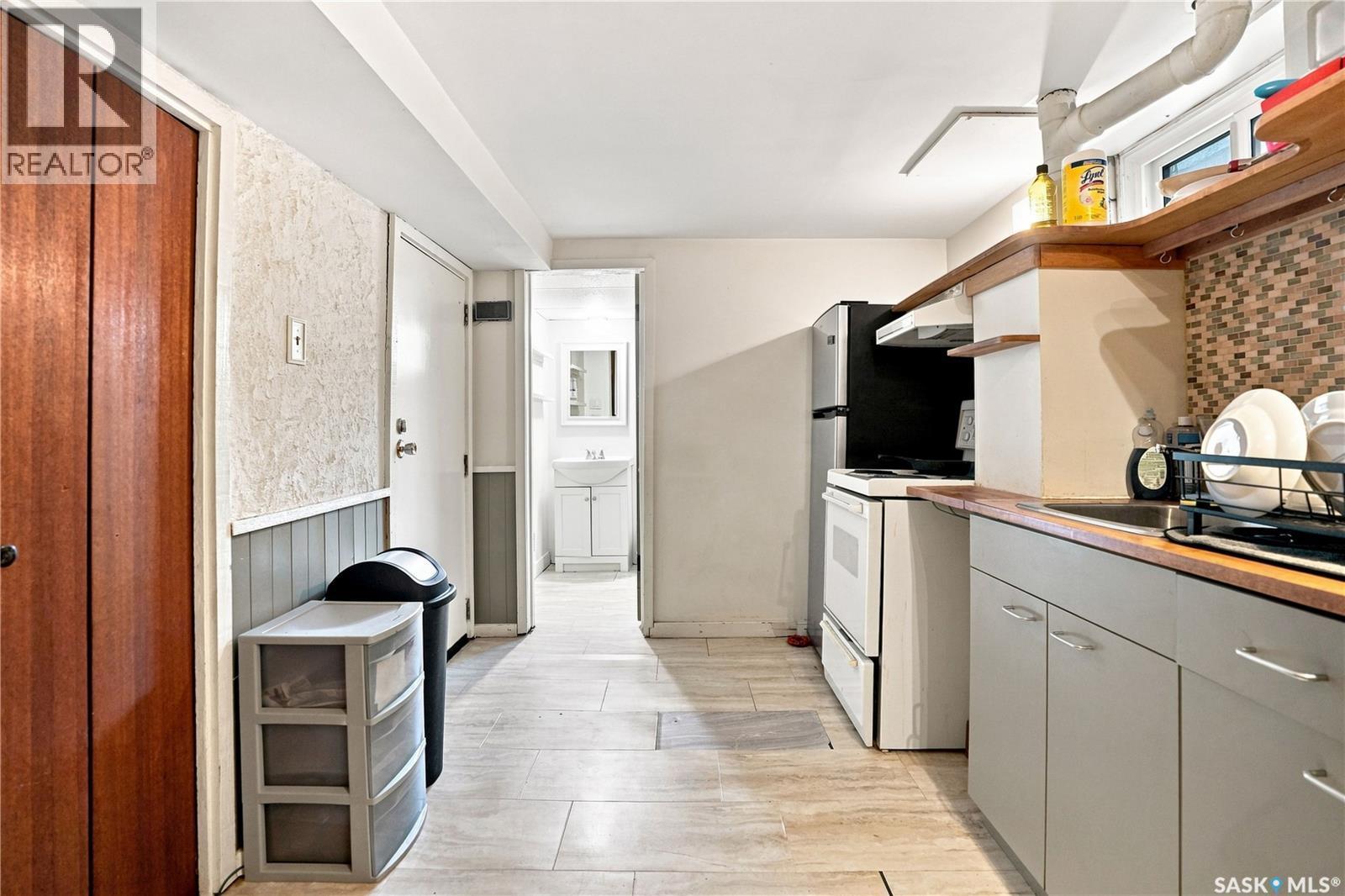 3324 College Avenue, Regina, SK - Indoor
