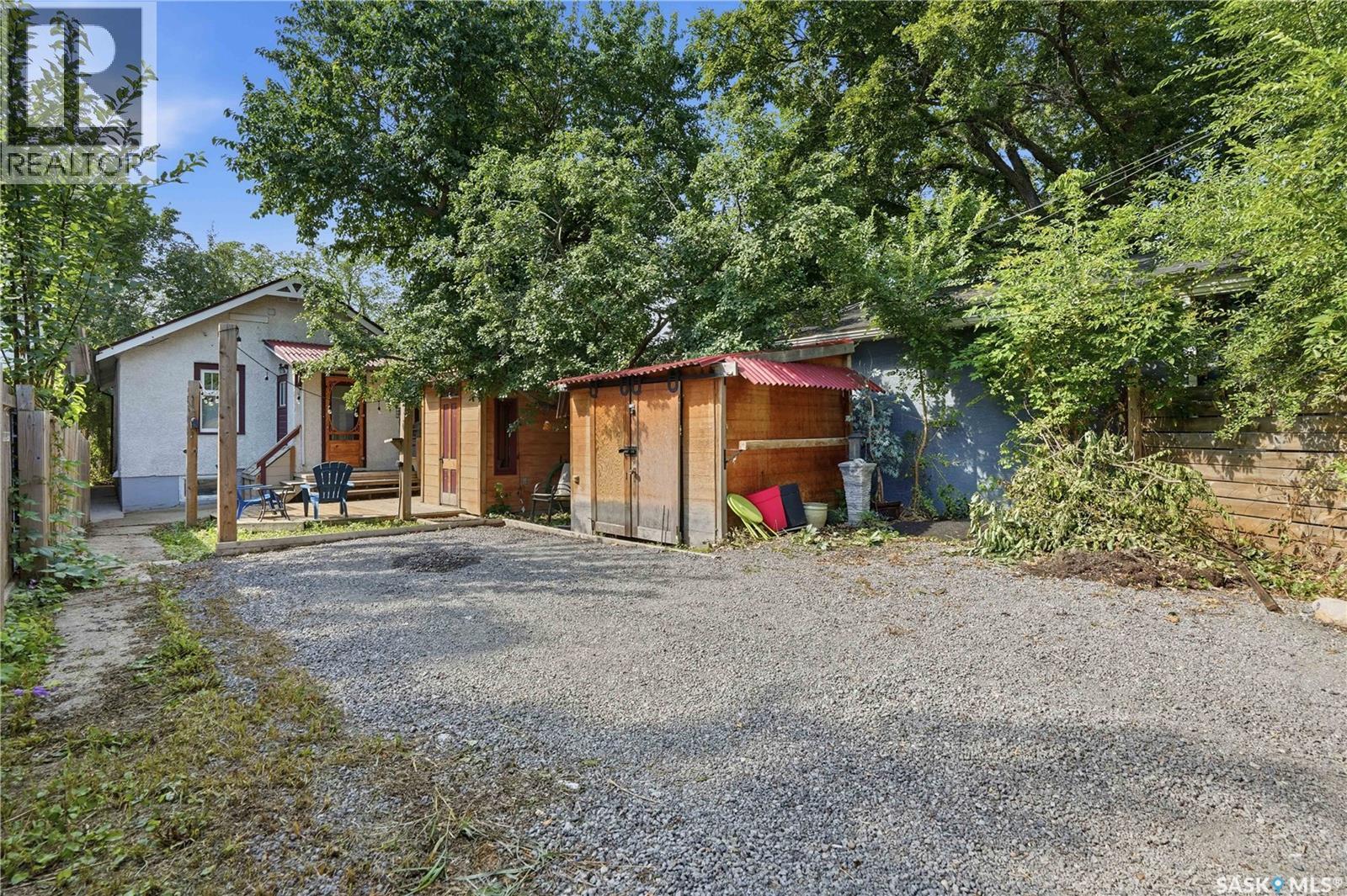 3324 College Avenue, Regina, SK - Outdoor