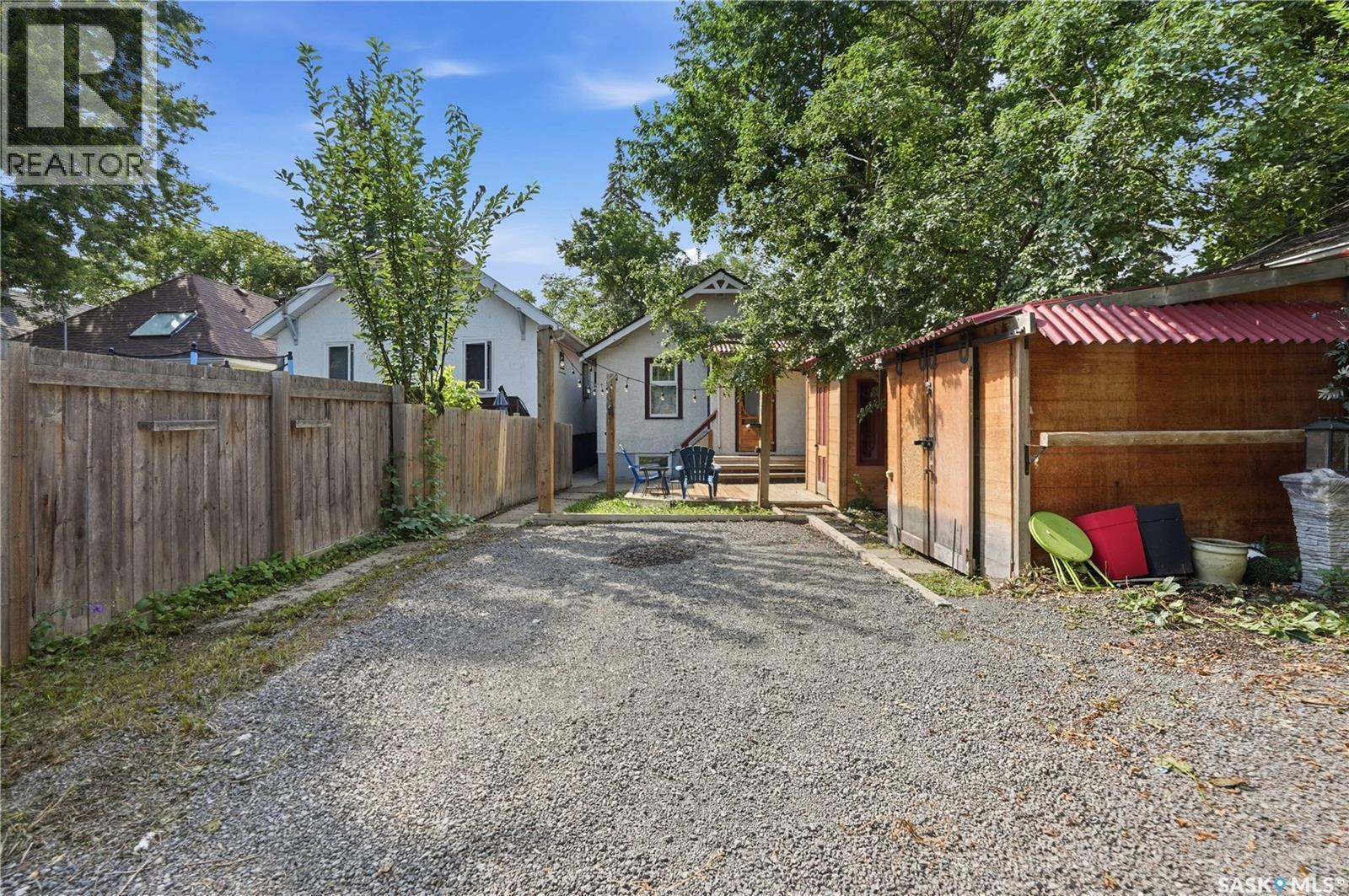 3324 College Avenue, Regina, SK - Outdoor