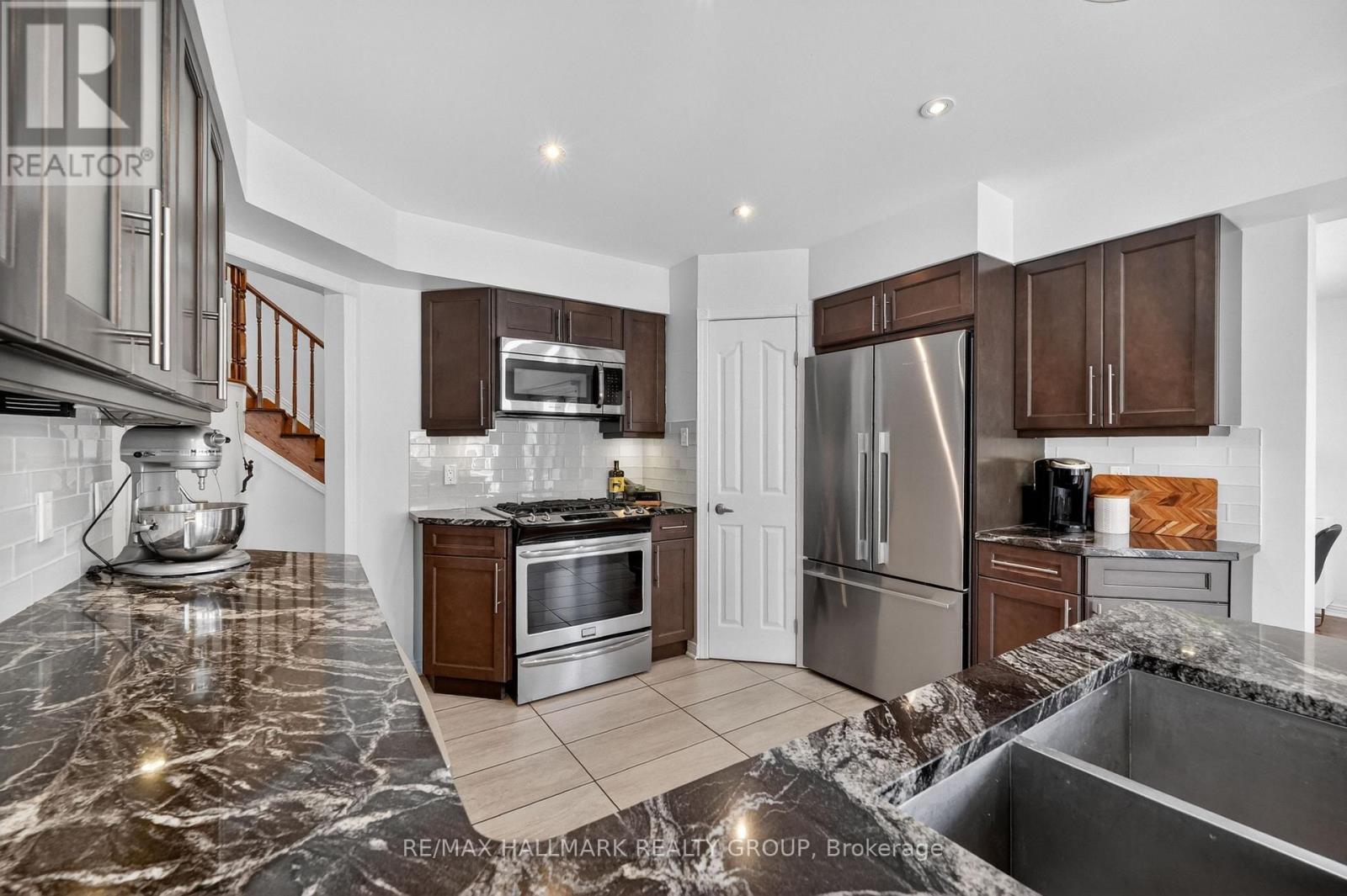 1091 Charest Way, Ottawa, ON - Indoor Photo Showing Kitchen With Stainless Steel Kitchen With Double Sink