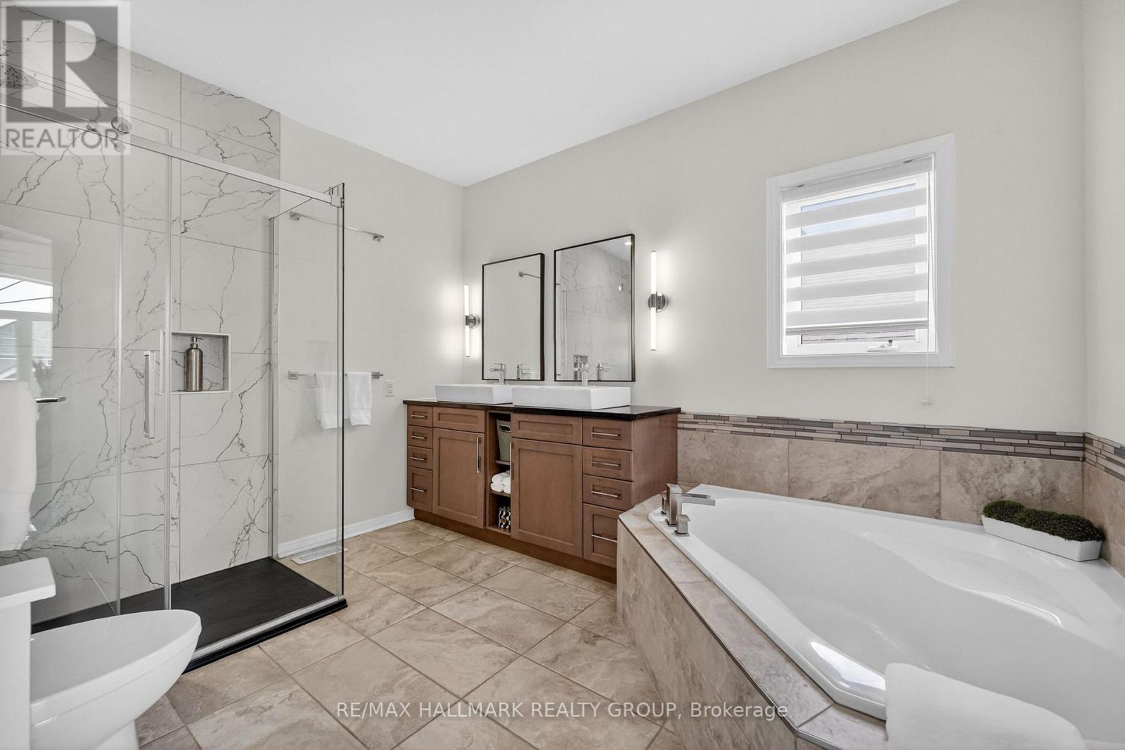 1091 Charest Way, Ottawa, ON - Indoor Photo Showing Bathroom