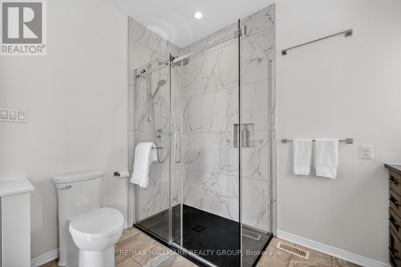 1091 Charest Way, Ottawa, ON - Indoor Photo Showing Bathroom