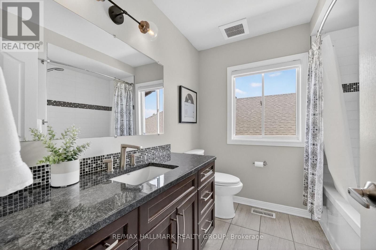 1091 Charest Way, Ottawa, ON - Indoor Photo Showing Bathroom